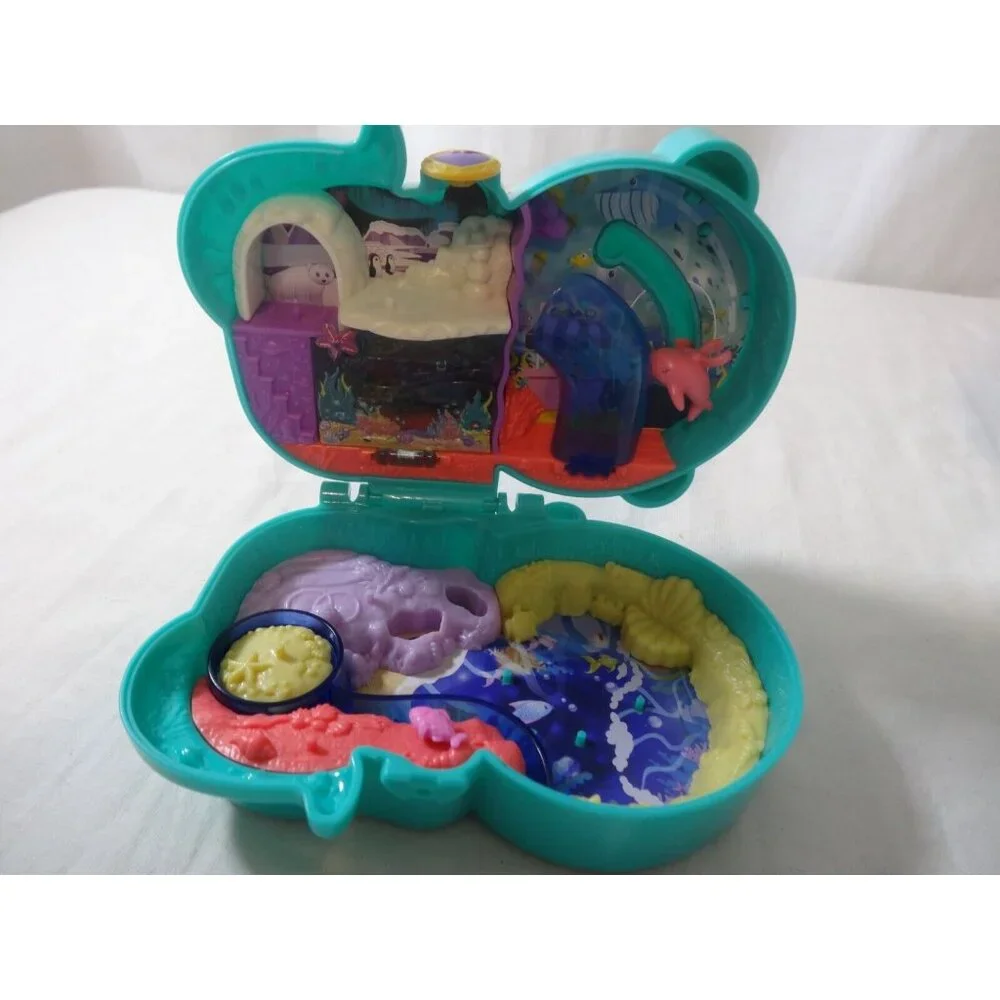 Polly Pocket Hedgehog Cafe Compact Playset  + Polly Pocket Otter Aquarium Compac